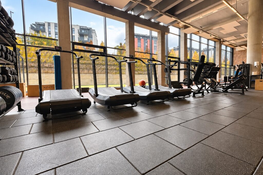 HIIT оборудване на Assault Fitness в Garitage Park Sports Center.