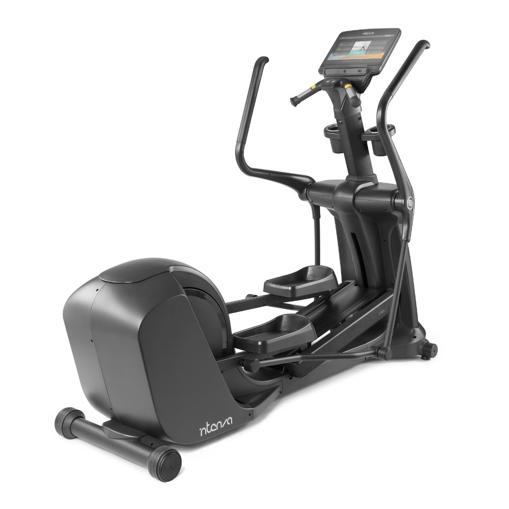 Dijagonalni prednji prikaz Kros trenažera Intenza Elliptical Trainer 550 Series e2+ na beloj pozadini