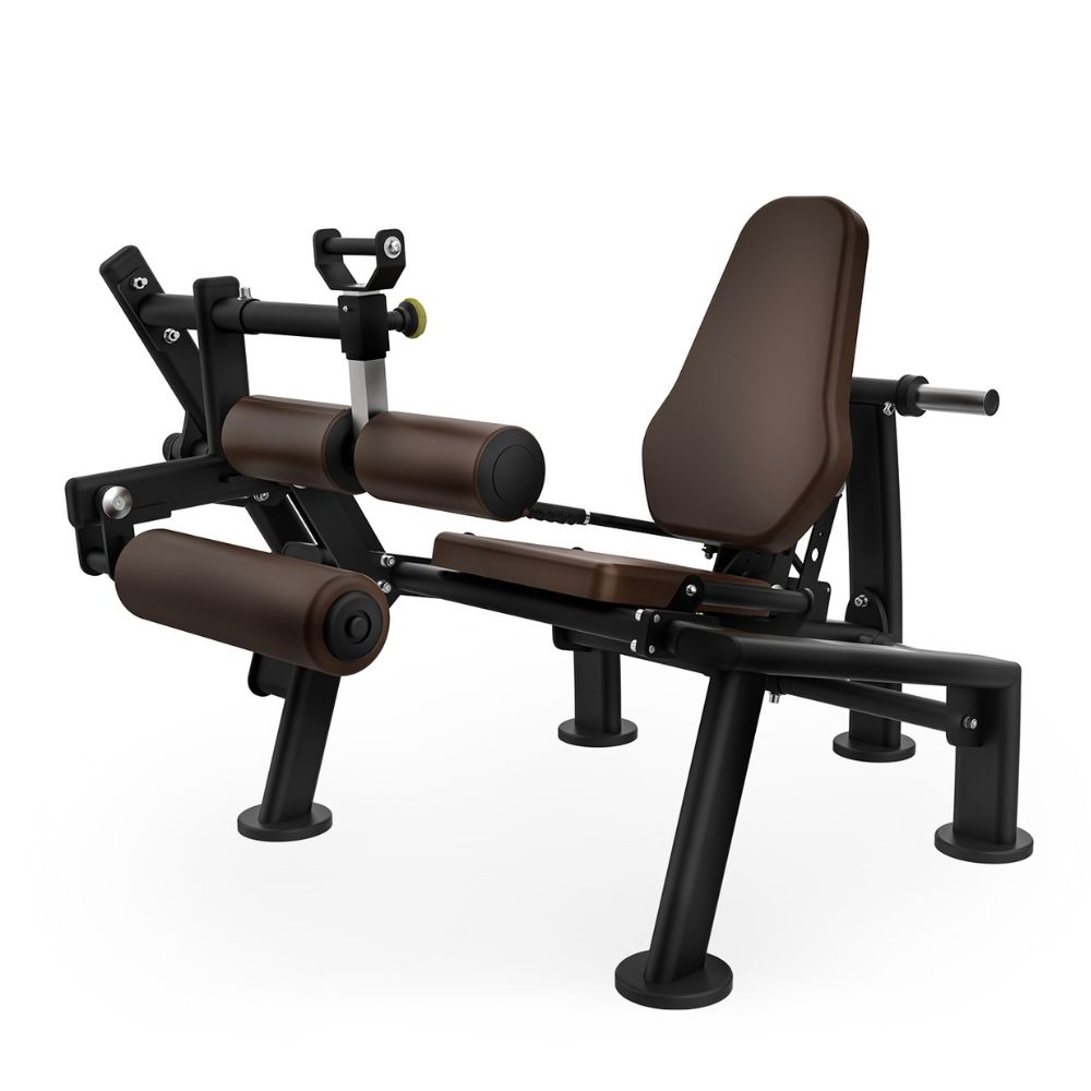 Дијагонален изглед на машина за сила со дискови тежини Intenza Seated Leg Curl Uplift Line на бела позадина