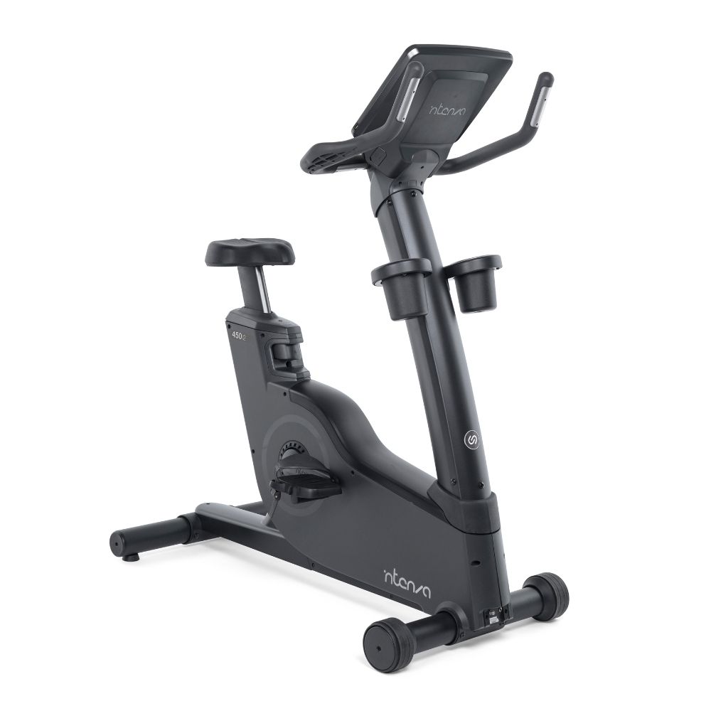 Prednji dijagonalni prikaz bicikla Intenza Upright Bike 450i2 na beloj pozadini